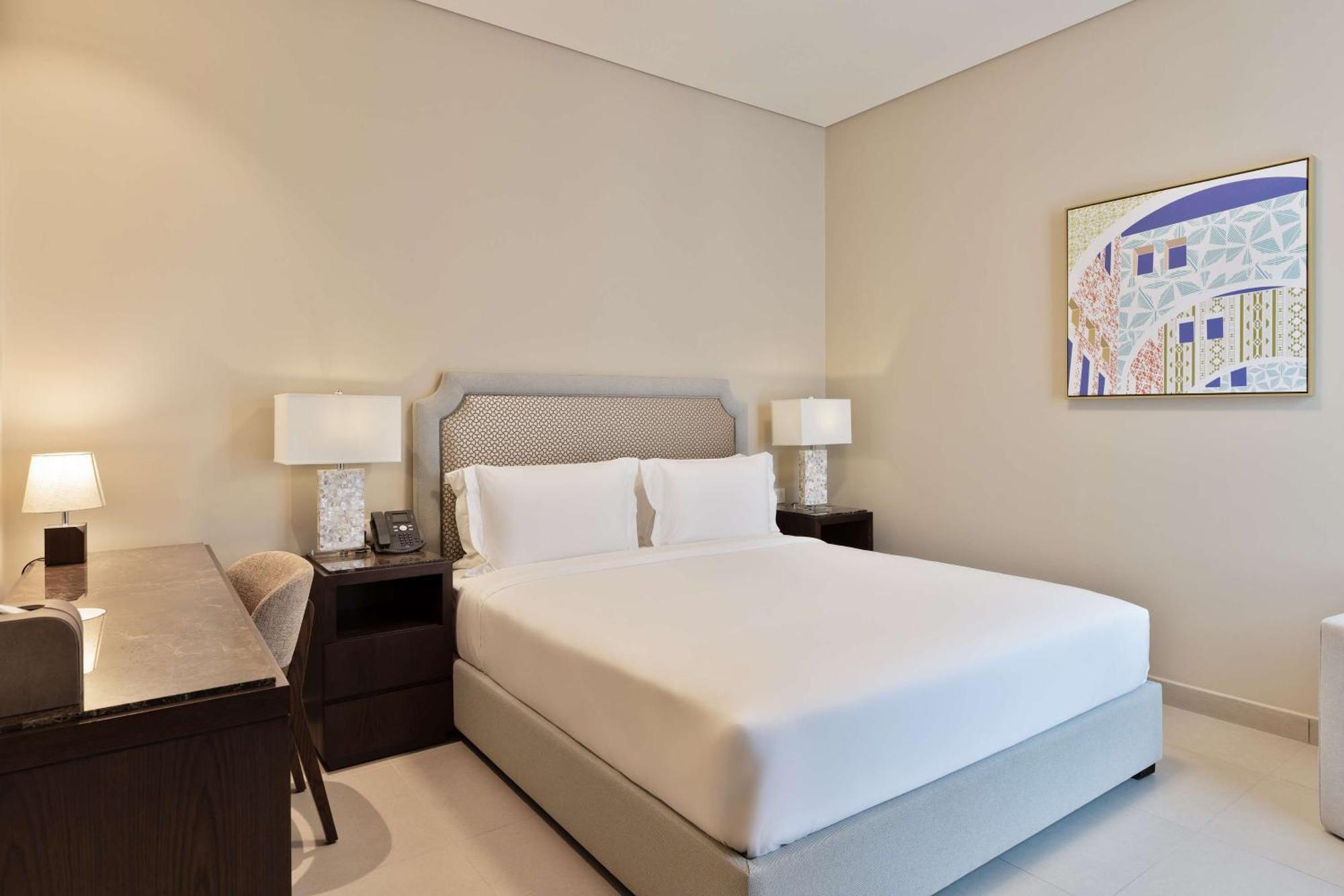 Hotel Doubletree By Hilton Doha Downtown Extérieur photo A bedroom at the Ritz-Carlton, DIFC