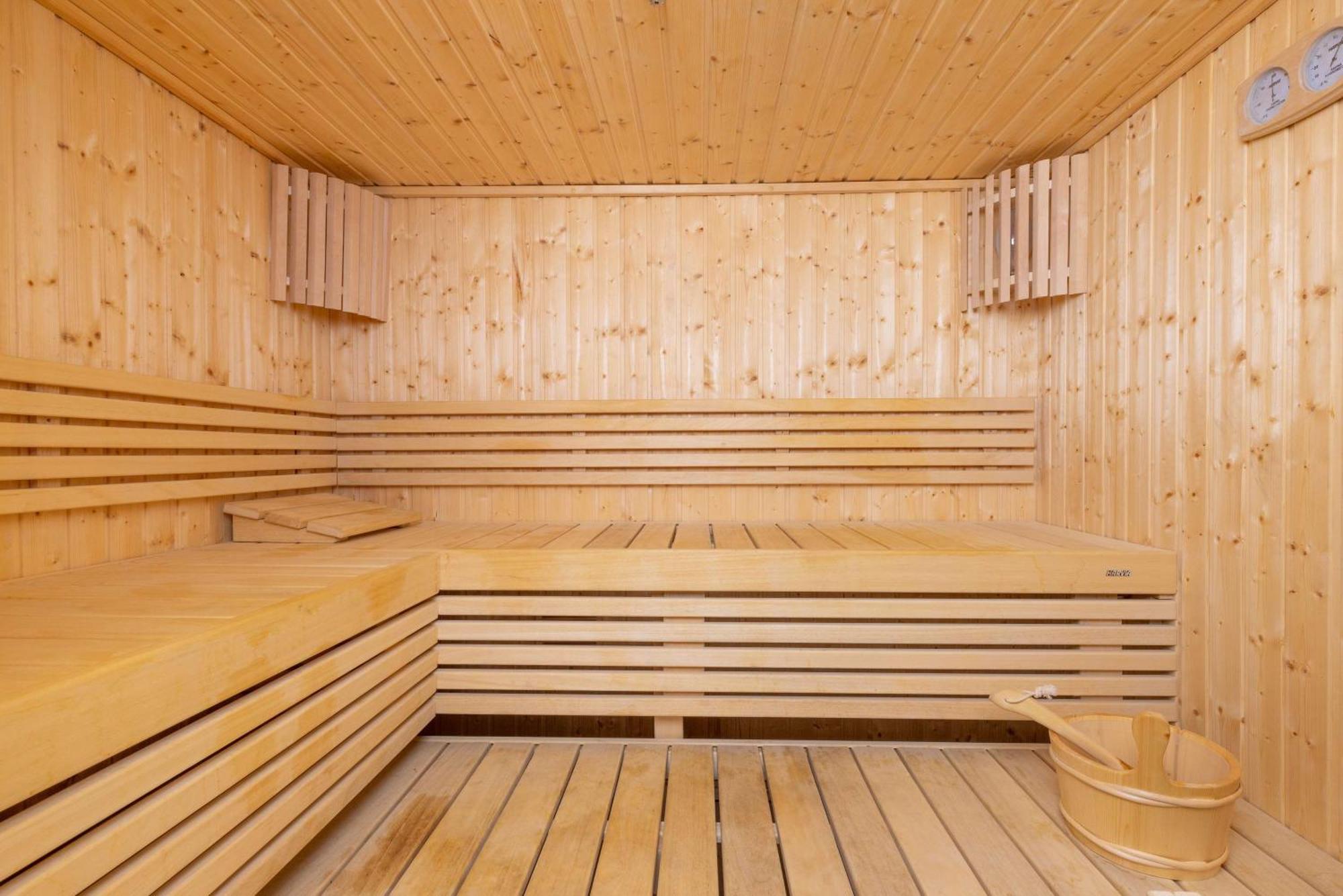 Hotel Doubletree By Hilton Doha Downtown Extérieur photo A Finnish sauna