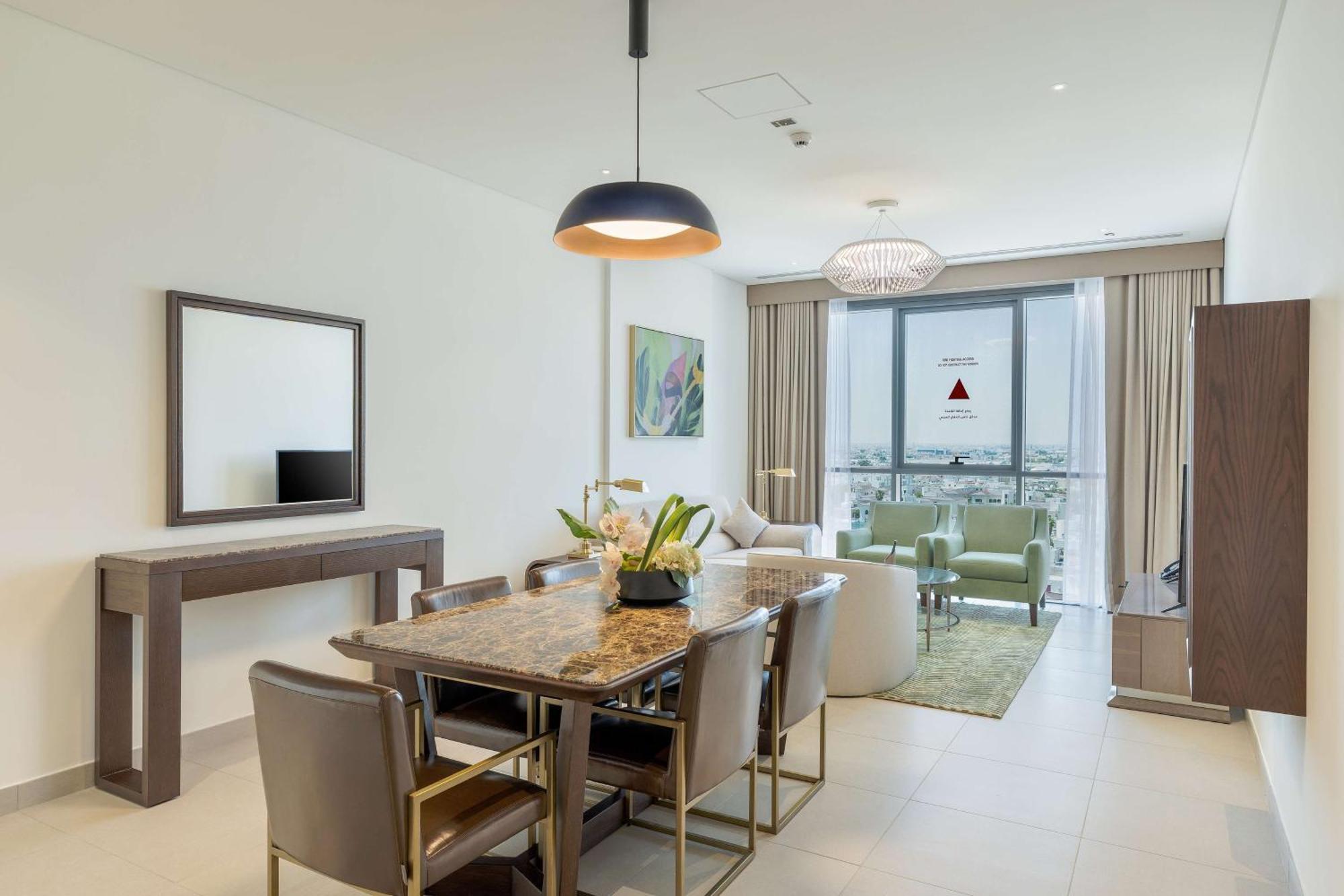 Hotel Doubletree By Hilton Doha Downtown Extérieur photo A typical apartment interior